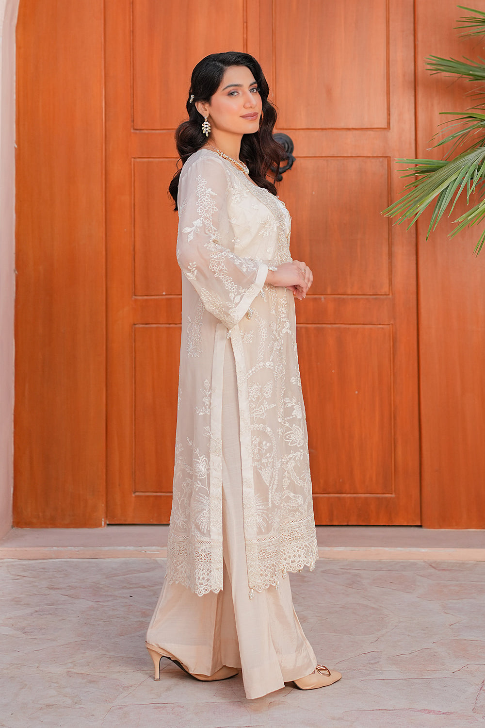 Ariha Embroidered Chiffon Unstitched 3-Piece Suit - Ivory White Luxury Collection