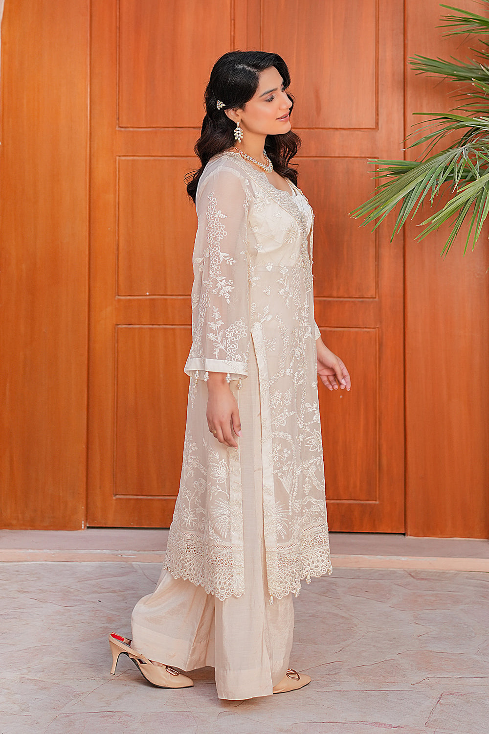 Ariha Embroidered Chiffon Unstitched 3-Piece Suit - Ivory White Luxury Collection
